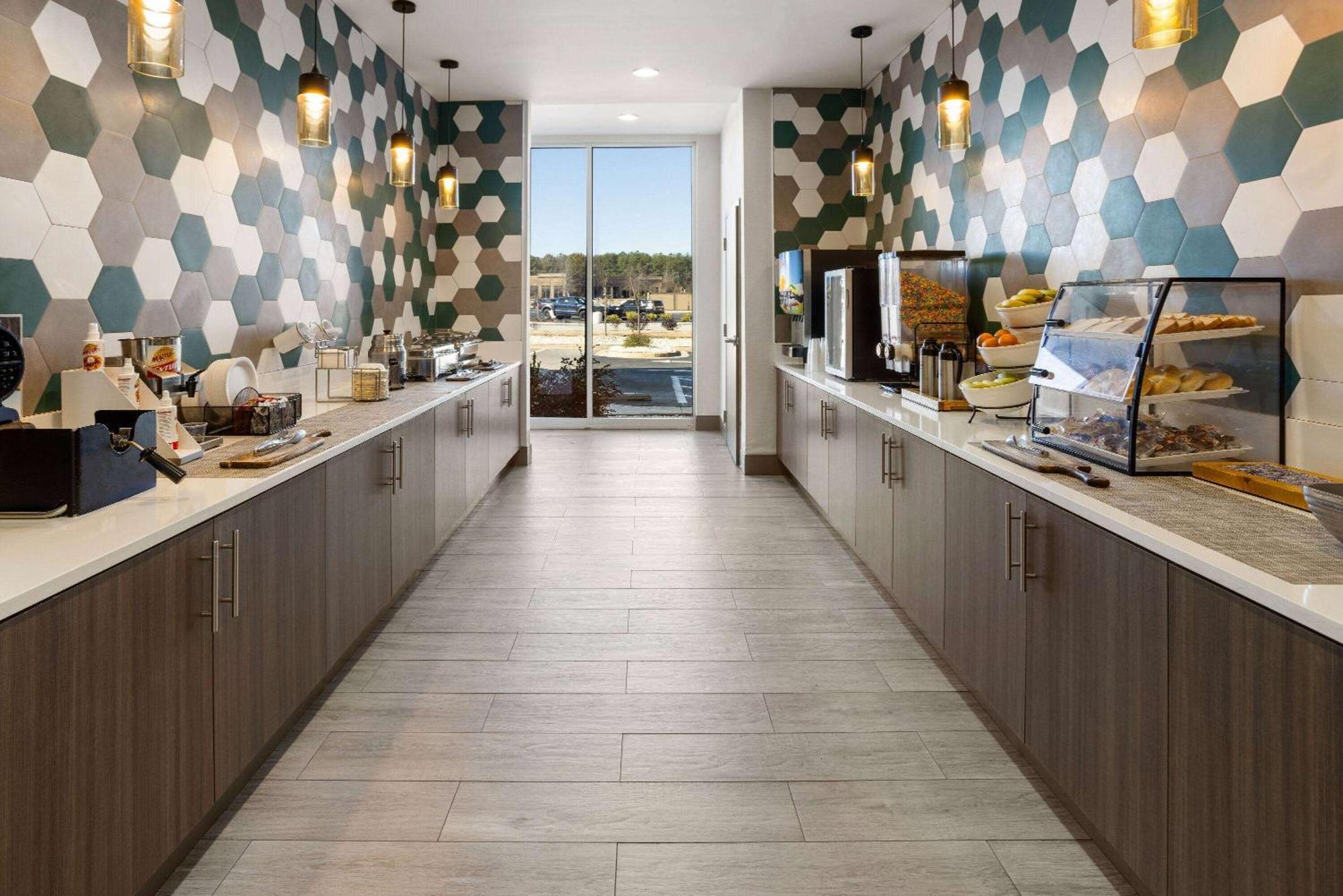 La Quinta Inn & Suites By Wyndham Локъст Гроув Екстериор снимка