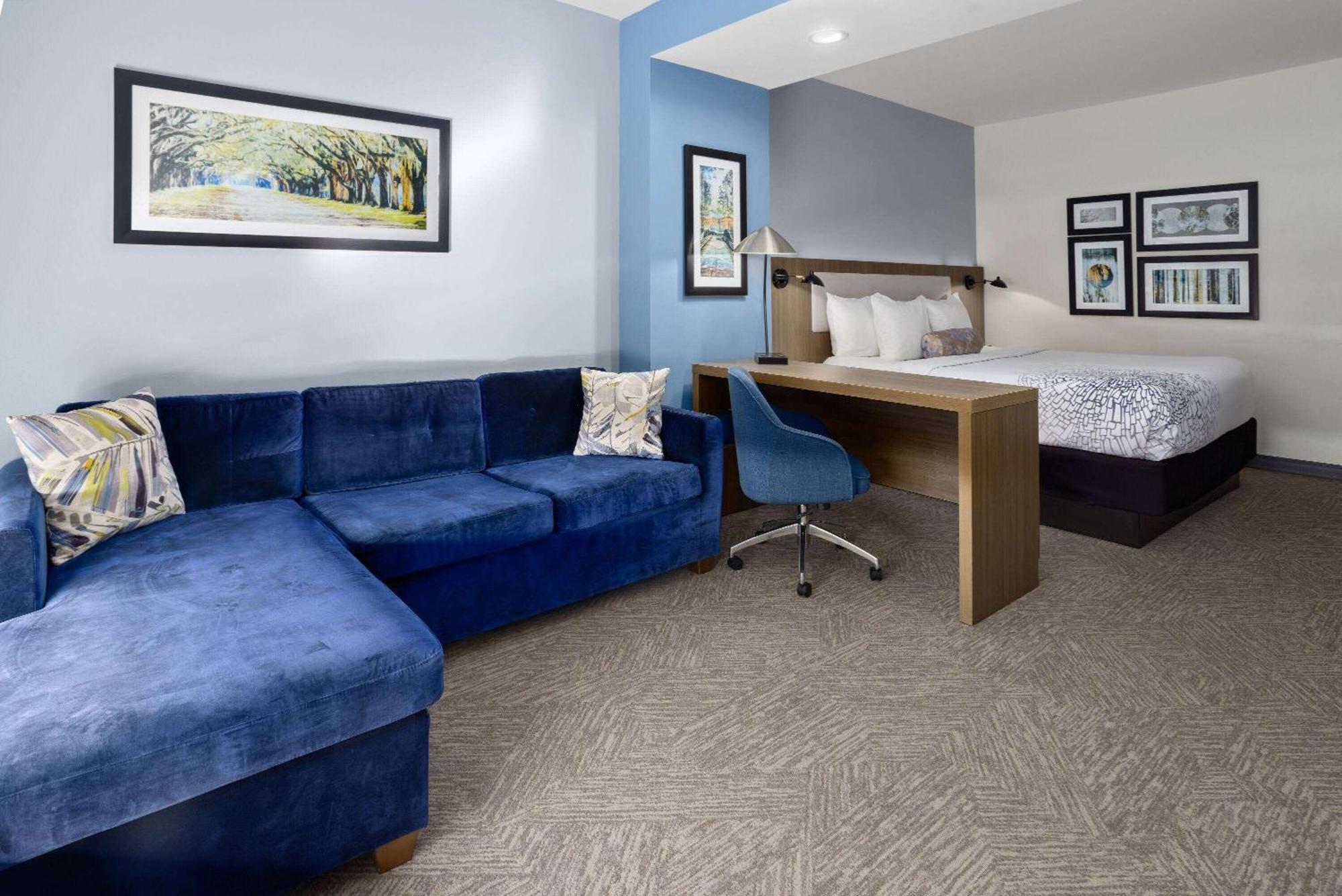 La Quinta Inn & Suites By Wyndham Локъст Гроув Екстериор снимка