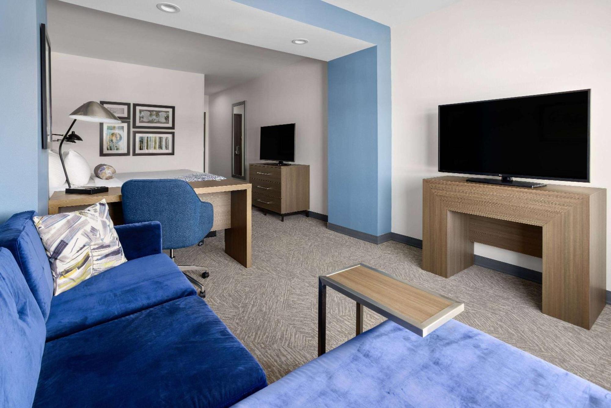 La Quinta Inn & Suites By Wyndham Локъст Гроув Екстериор снимка