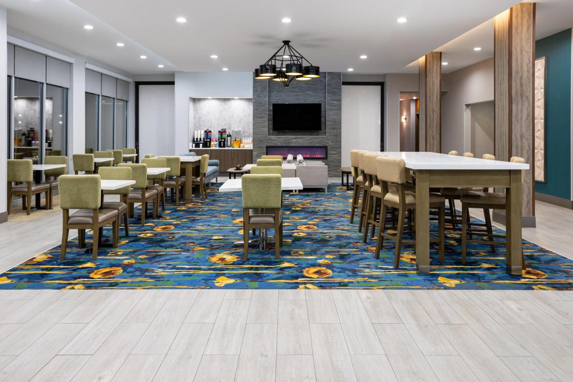 La Quinta Inn & Suites By Wyndham Локъст Гроув Екстериор снимка
