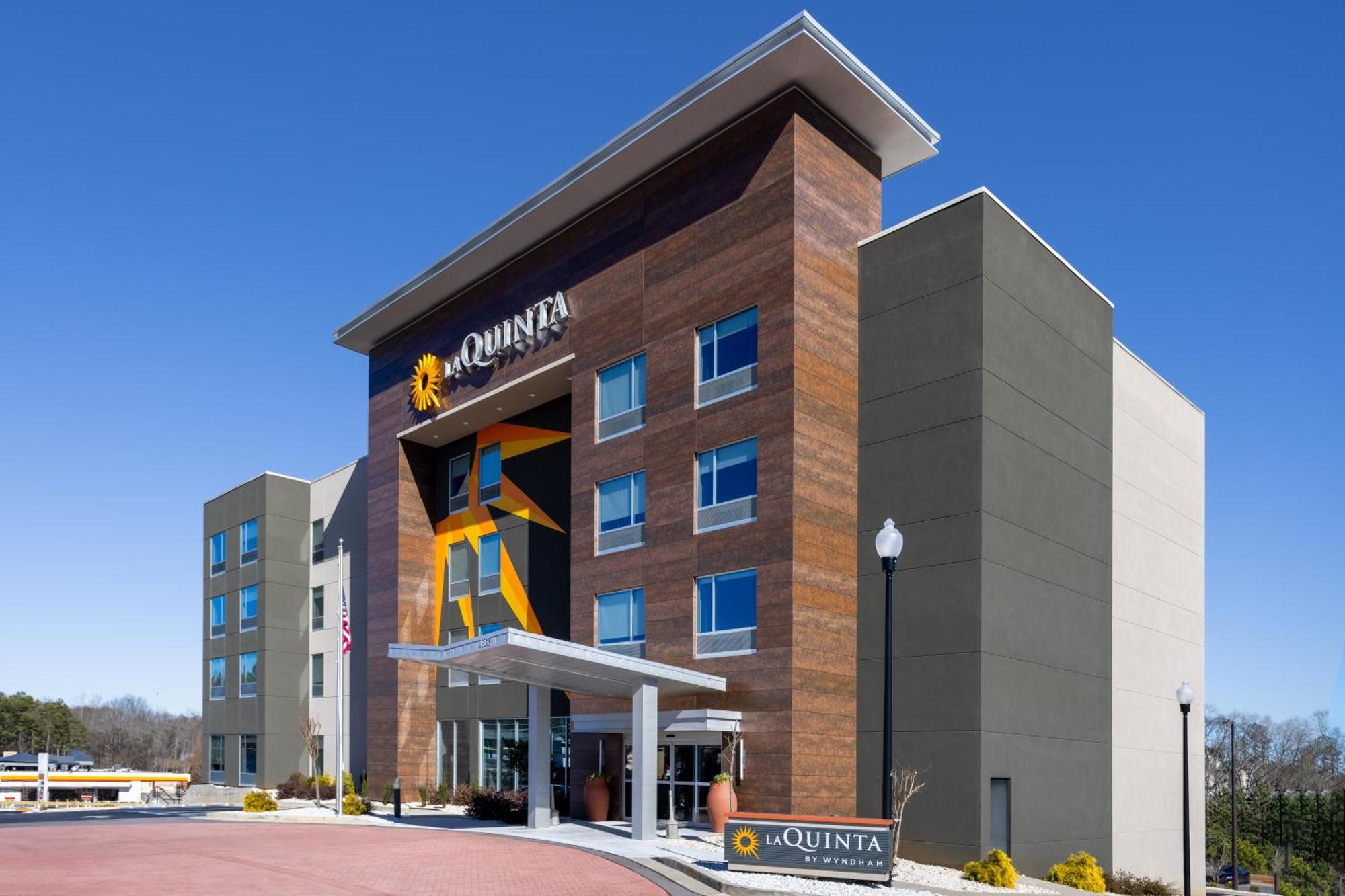 La Quinta Inn & Suites By Wyndham Локъст Гроув Екстериор снимка