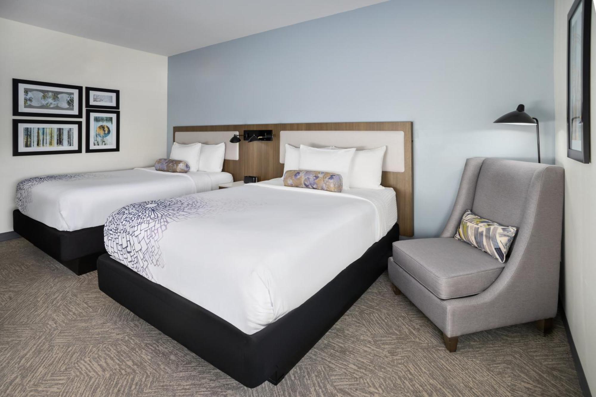La Quinta Inn & Suites By Wyndham Локъст Гроув Екстериор снимка