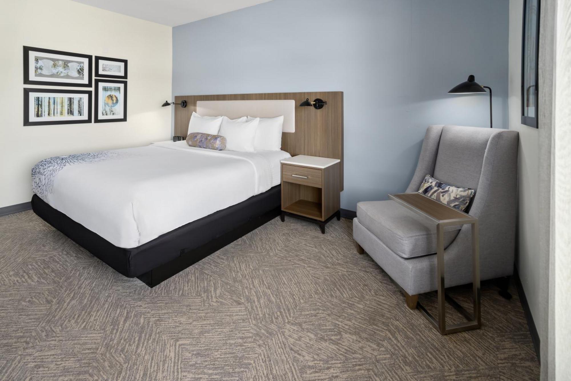 La Quinta Inn & Suites By Wyndham Локъст Гроув Екстериор снимка